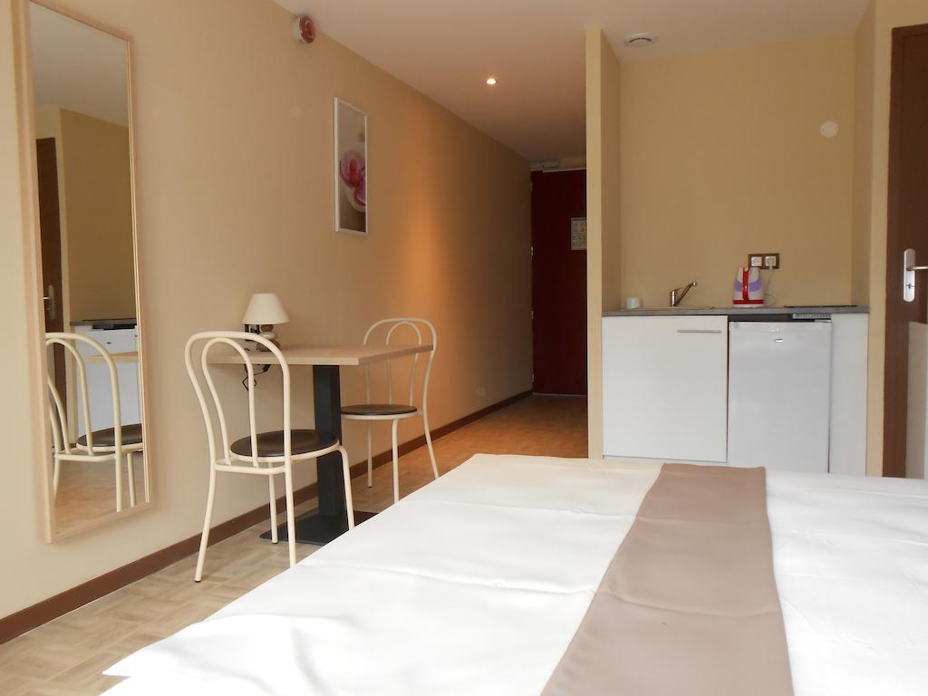 La Pause Otel Évreux Oda fotoğraf