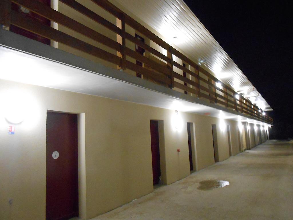 La Pause Otel Évreux Dış mekan fotoğraf