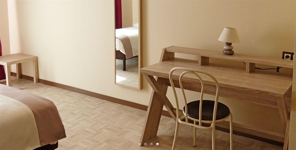 La Pause Otel Évreux Dış mekan fotoğraf