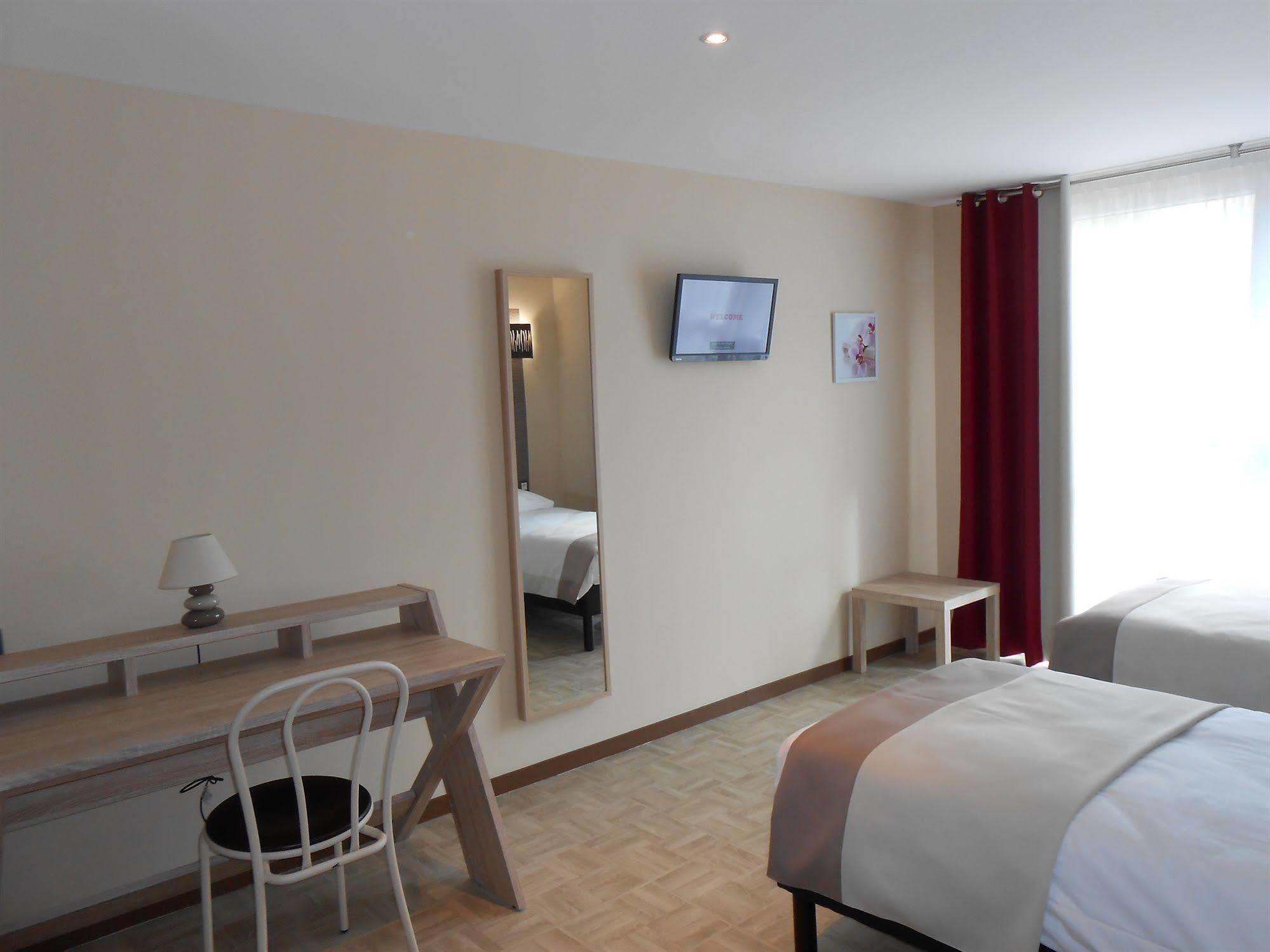 La Pause Otel Évreux Dış mekan fotoğraf