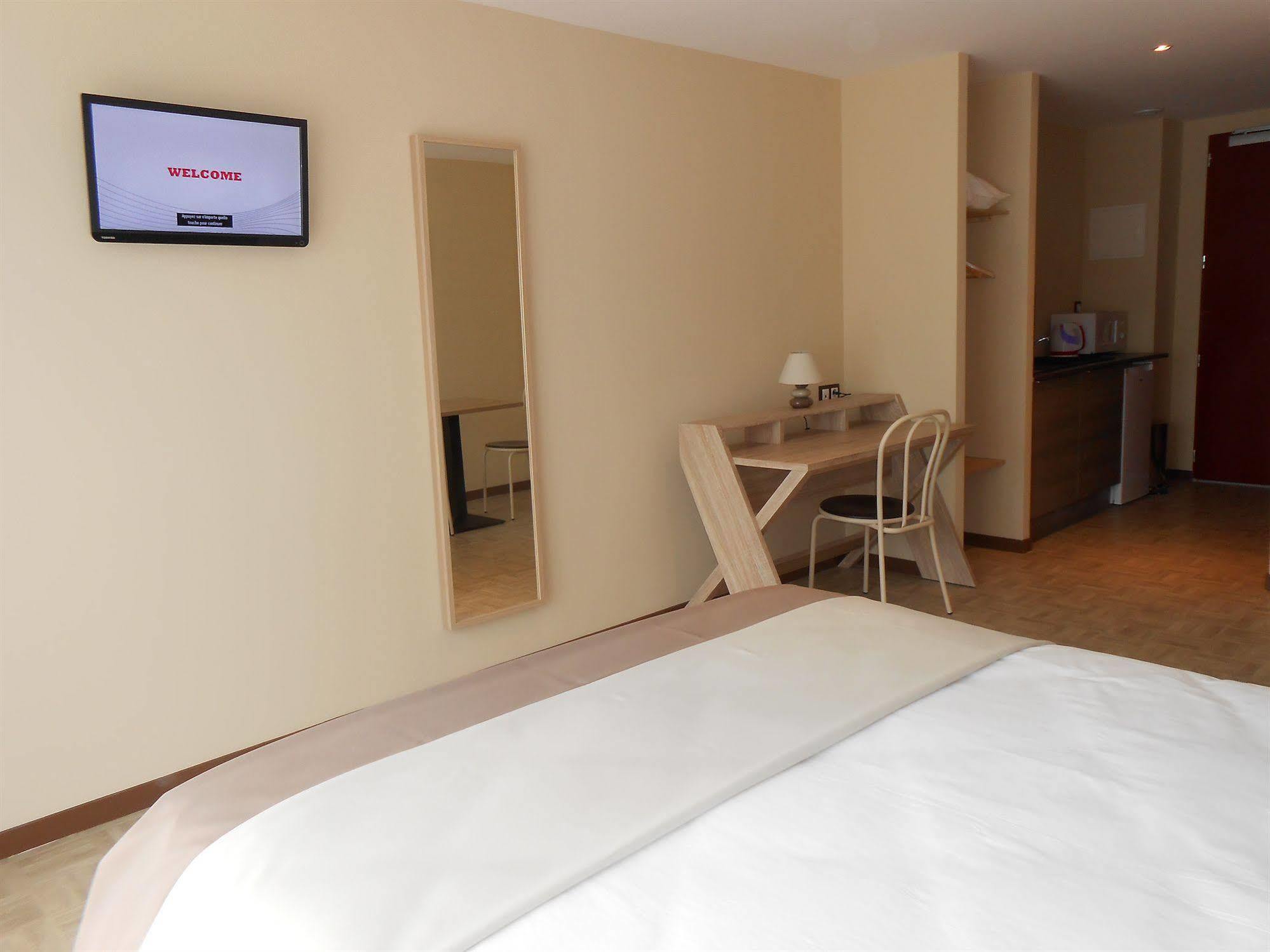 La Pause Otel Évreux Dış mekan fotoğraf